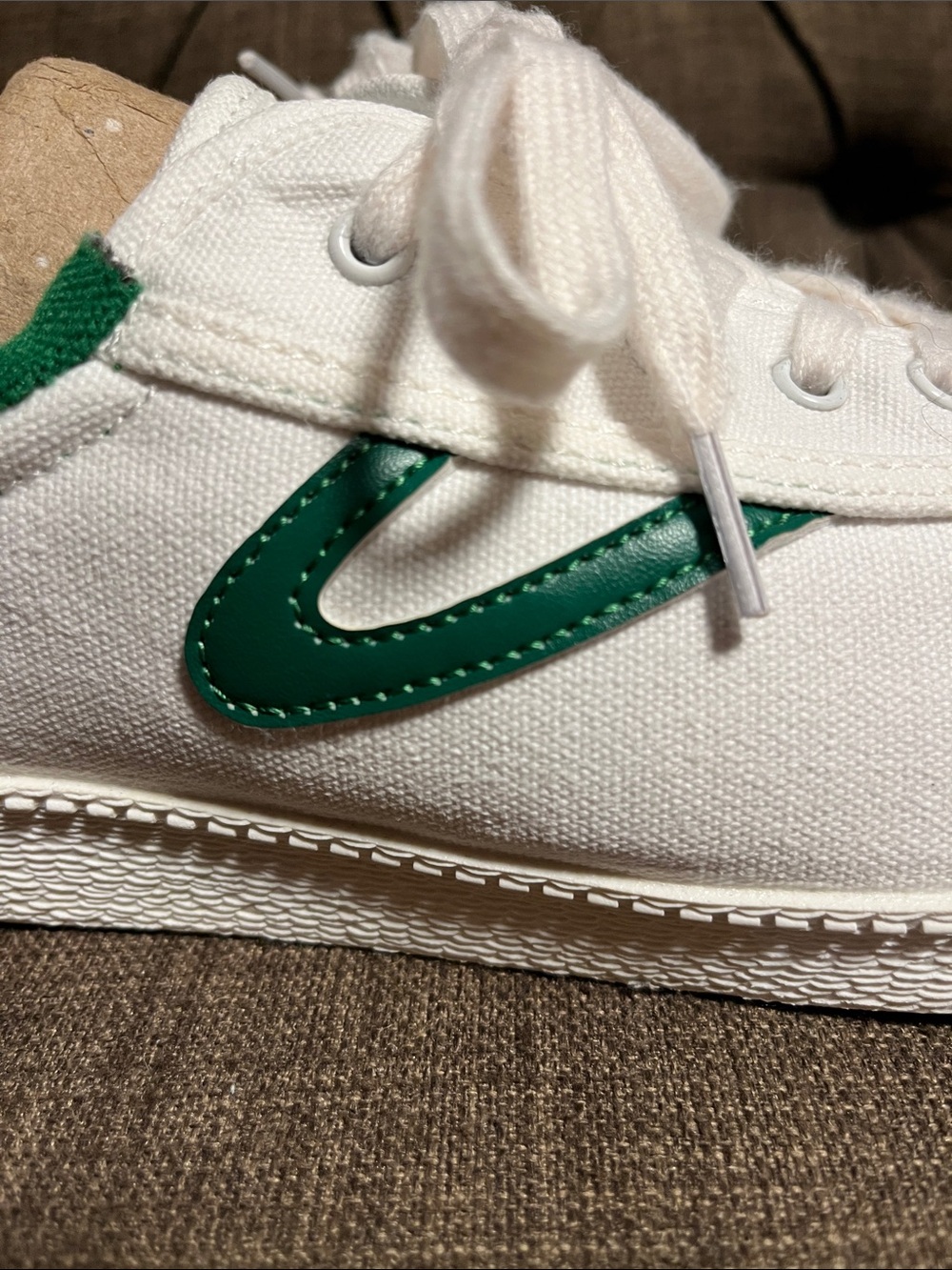 Tretorn Nylite Plus White Canvas Sneakers with Green Trim women's size 9 - Picture 2 of 10